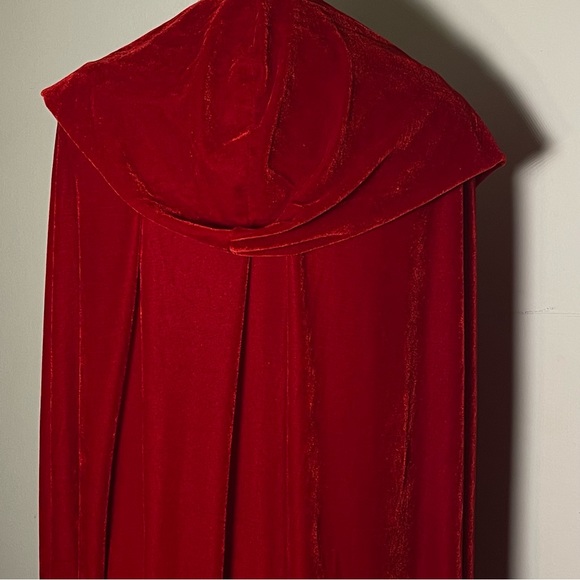 sumptuous RED VELVET Cape - Picture 7 of 9